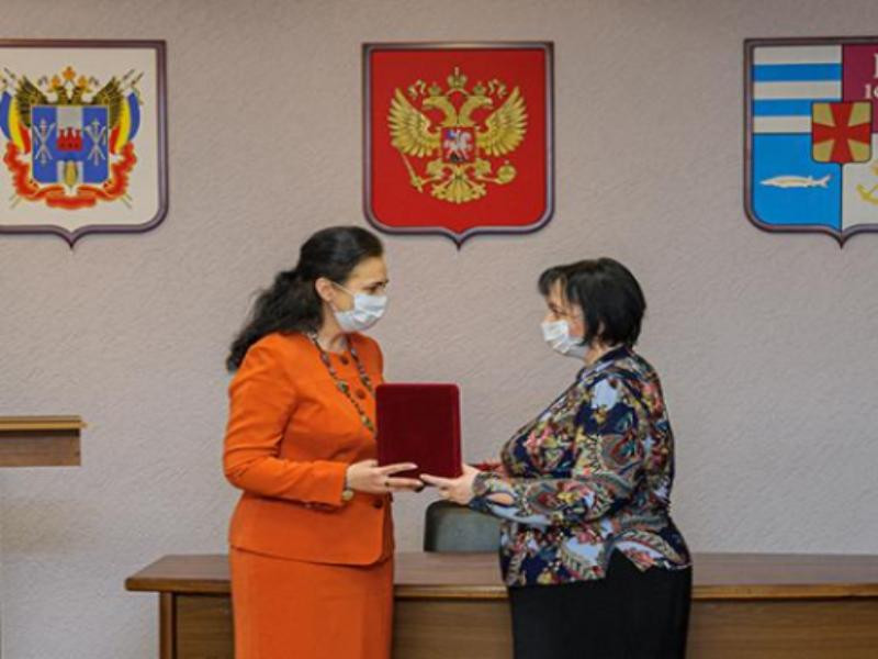 Коллектив инфекционного отделения БСМП Таганрога удостоен знака главы города
